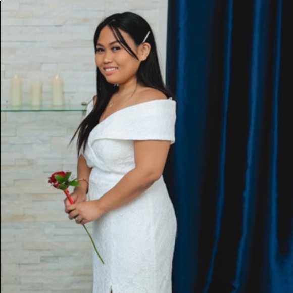 Preloved wedding dress used once David’s Bridal size 10 with slit lace with bag - Picture 8 of 8